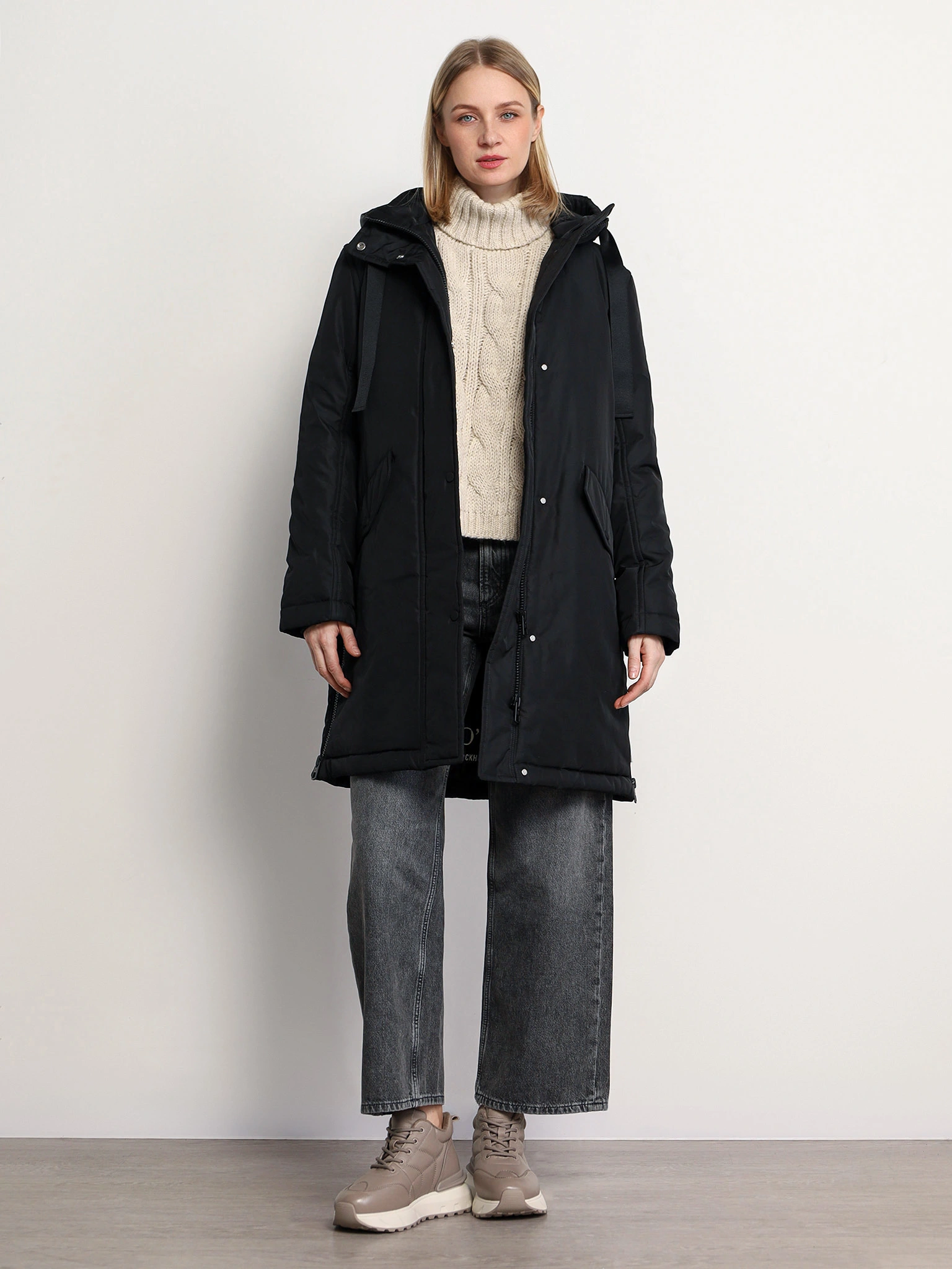 Куртка утепленная черного цвета